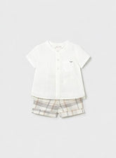 Completo Scugnizzi 0-16 Mayoral con camicia bianca a maniche corte e pantaloncini a quadri beige e grigi per bambino