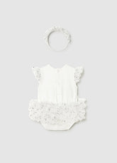 Completo Scugnizzi 0-16 per neonata con body bianco, gonna in tulle glitterato, maniche a volant e fascia coordinata.