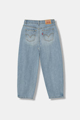 Jeans a gamba larga Levi's per bambina in denim azzurro chiaro con tasche posteriori e etichetta Scugnizzi 0-16
