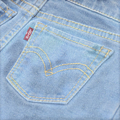 Dettaglio tasca posteriore di jeans Levi's per bambini Scugnizzi 0-16 in denim azzurro con cuciture ocra
