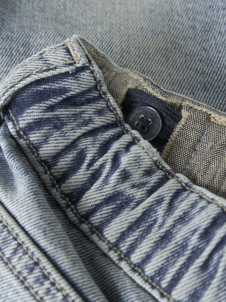 Dettaglio vita elasticizzata di jeans Name It per bambini in denim azzurro lavaggio chiaro, Scugnizzi 0-16