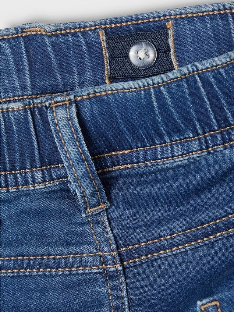 Dettaglio della vita elasticizzata con bottone regolabile di jeans blu Scugnizzi 0-16 per bambini