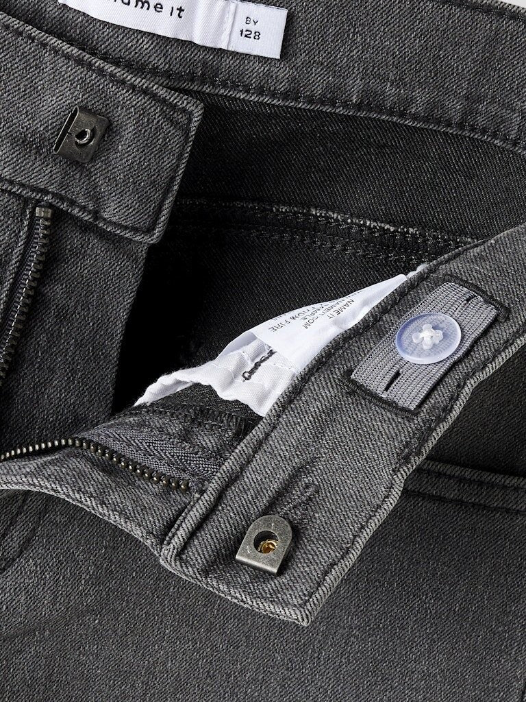 Dettaglio della vita regolabile e chiusura con zip di pantaloni in denim grigio Scugnizzi 0-16 per bambini