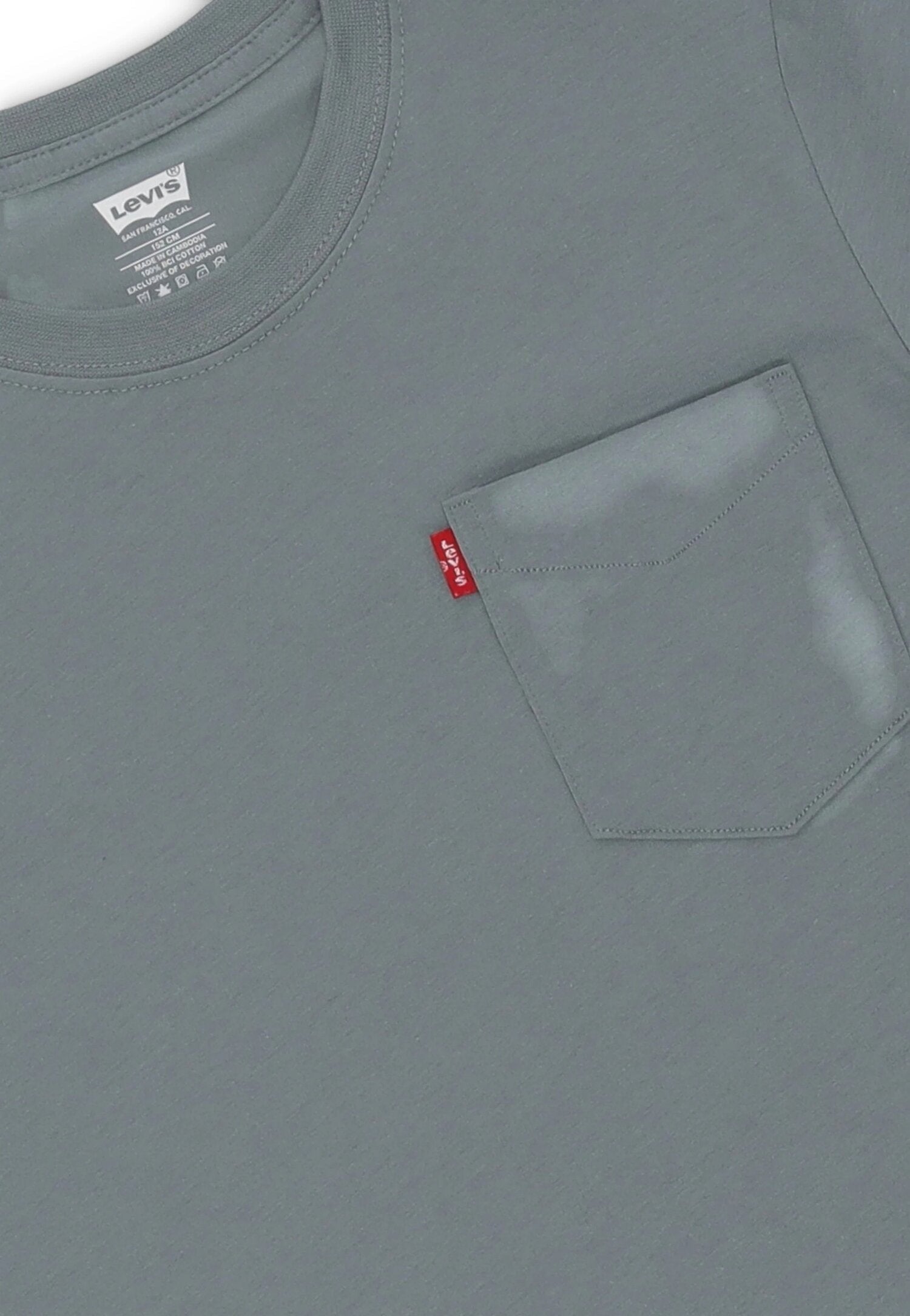 Maglietta Scugnizzi 0-16 Levi's in cotone grigio cenere con taschino sul petto ed etichetta rossa iconica