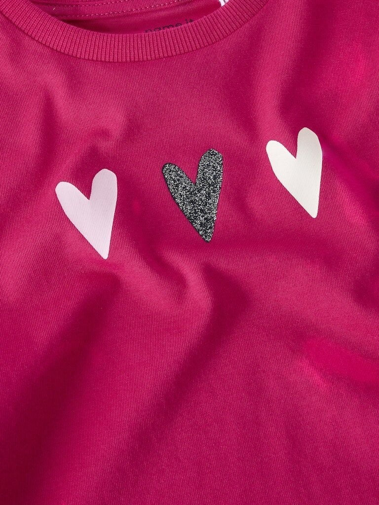 Maglietta Scugnizzi 0-16 fucsia in cotone con stampa di tre cuori decorativi, di cui uno glitterato centrale.