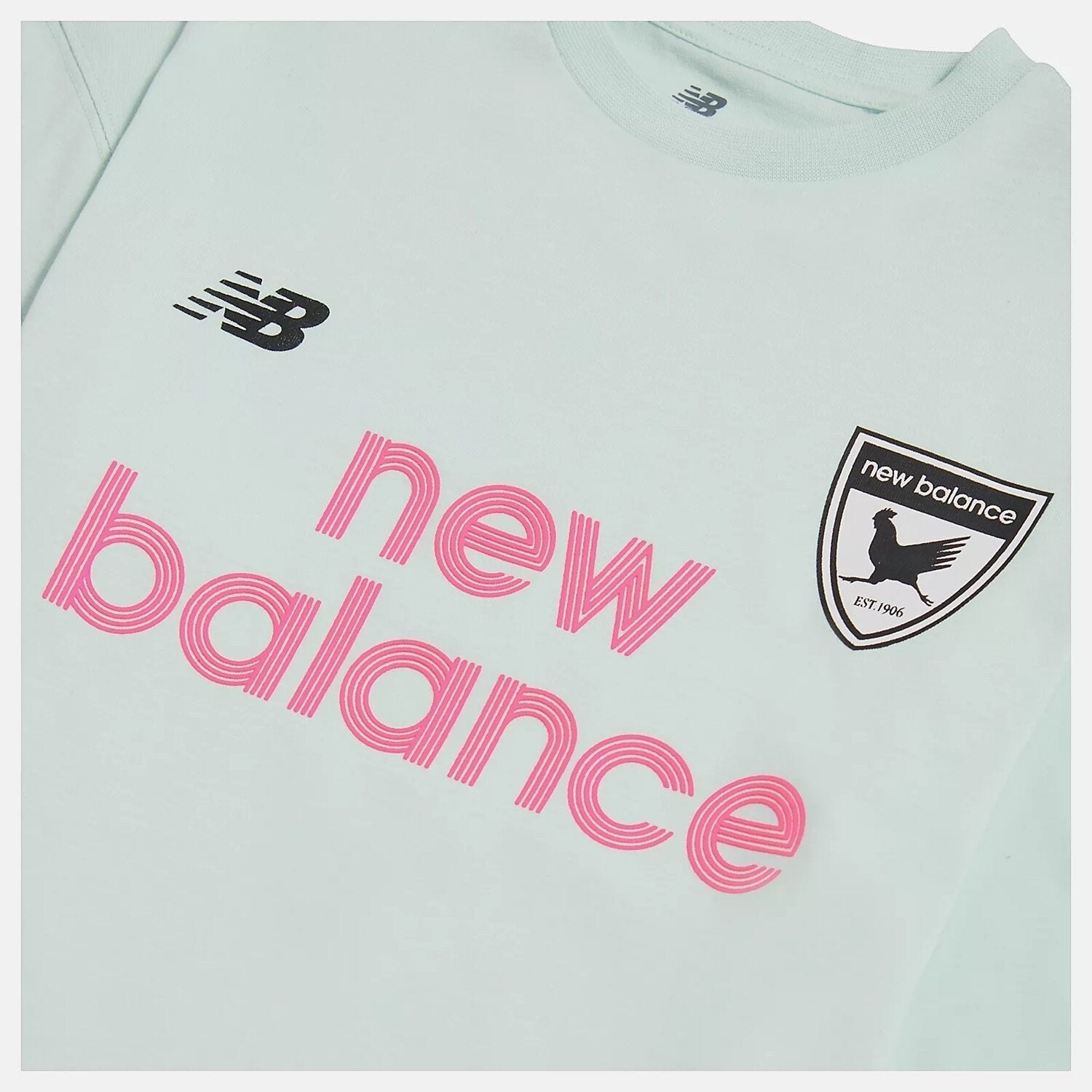 T-shirt Scugnizzi 0-16 New Balance in cotone verde acqua con logo rosa e grafica sportiva sul petto