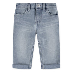 Pantaloni in denim azzurro chiaro Scugnizzi 0-16 con risvolto sul fondo, tasche laterali e chiusura a bottone.