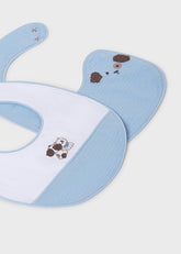 Set di due bavaglini Scugnizzi 0-16 Mayoral Newborn in cotone azzurro e bianco con ricami di cagnolini e bottoni a pressione