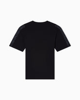 Vista posteriore della t-shirt nera Scugnizzi 0-16 EA7 Emporio Armani con stampa logo all-over sulle maniche