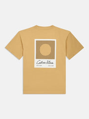 T-shirt Scugnizzi 0-16 Calvin Klein color ocra in cotone con stampa grafica geometrica moderna sul retro