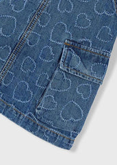 Abito salopette in denim blu per bambina Scugnizzi 0-16 con motivo a cuori all-over e tasca applicata.