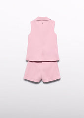 Completo rosa cipria Scugnizzi 0-16: giacca senza maniche con revers e pantaloncini sartoriali.