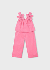 Scugnizzi 0-16 completo rosa acceso con decorazioni floreali 3D sulle spalline e pantaloni a vita elasticizzata.