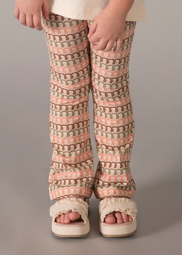 Scugnizzi 0-16 set di pantaloni rosa e marroni con stampa geometrica e sandali bianchi con dettagli in pizzo.