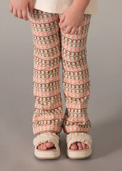 Scugnizzi 0-16 set di pantaloni rosa e marroni con stampa geometrica e sandali bianchi con dettagli in pizzo.