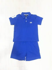 Completo Scugnizzi 0-16 per bambino composto da polo blu elettrico con ricami e pantaloncini abbinati con elastico.
