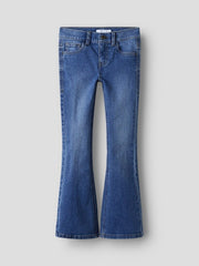 Jeans a zampa Scugnizzi 0-16 per bambina in denim blu medio con design a cinque tasche e chiusura con zip e bottone.