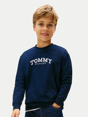Ragazzo indossa maglia a maniche lunghe blu navy in cotone Scugnizzi 0-16 con logo Tommy Hilfiger bianco sul petto
