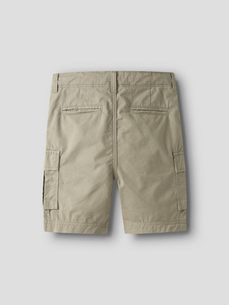 Pantaloncini cargo name it per bambini colore olivine in cotone, vista posteriore, collezione Scugnizzi 0-16