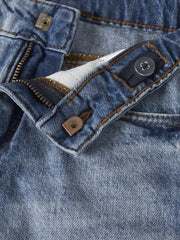 Dettaglio chiusura pantaloncini in denim blu Scugnizzi 0-16 con bottone regolabile interno e zip