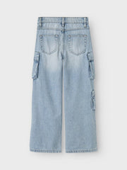 Pantaloni cargo in denim Scugnizzi 0-16 lavaggio chiaro con tasche laterali e vestibilità comoda, vista posteriore.